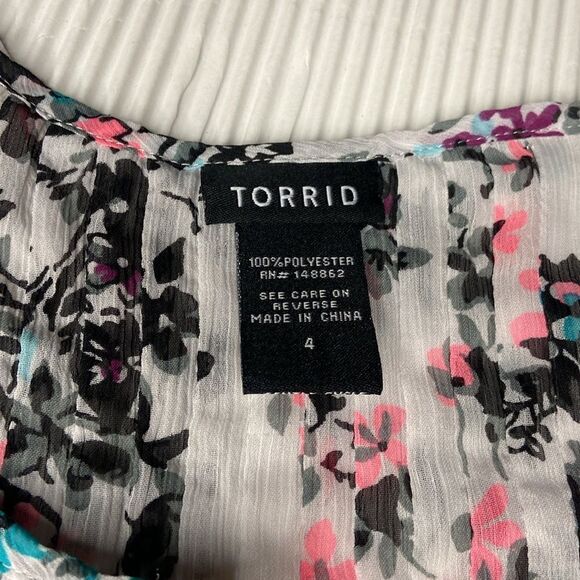 Torrid Floral sheer blouse plus Size 4 - Picture 2 of 5